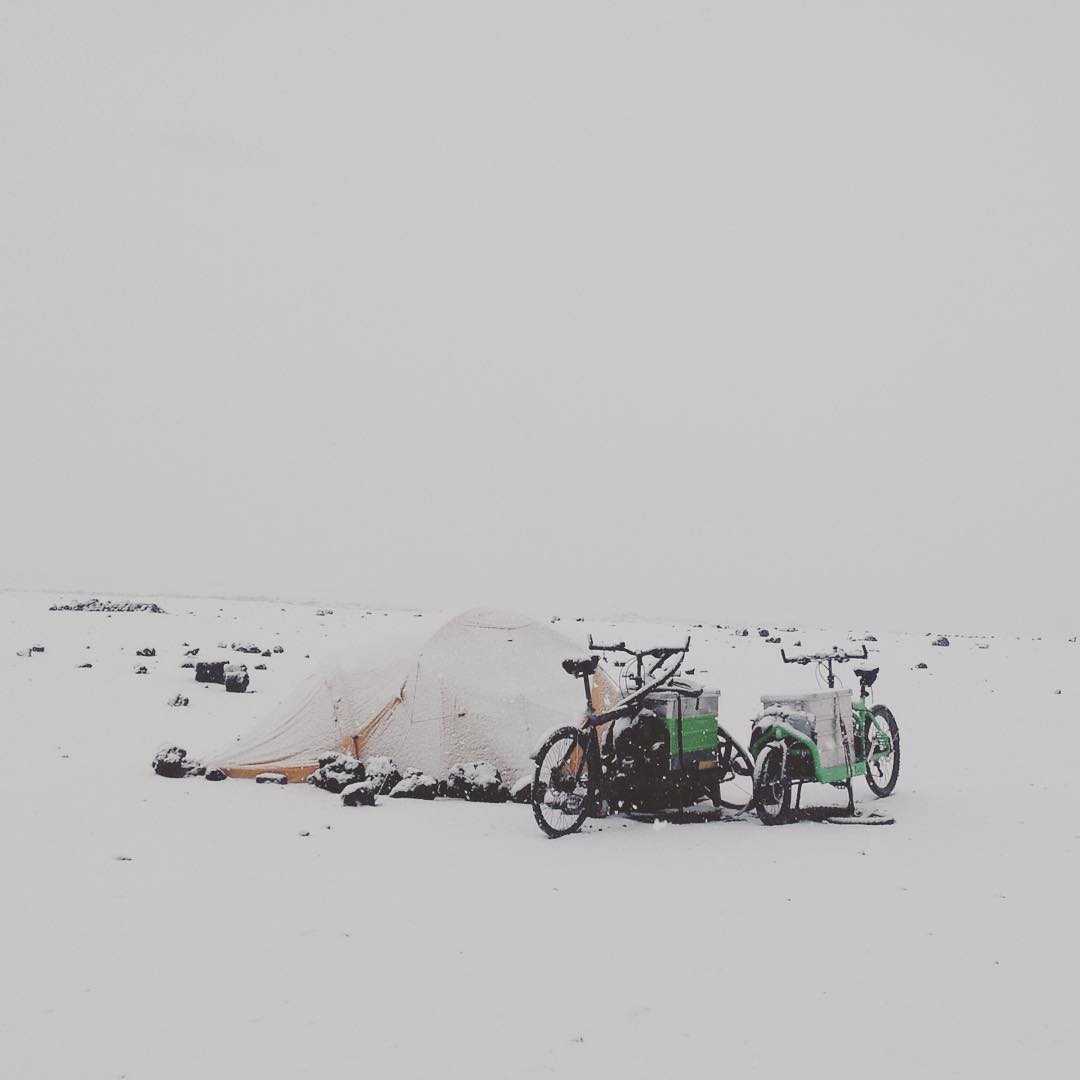 Sneeuwman! @larryvsharry #iceland #bullitt